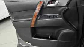 Toyota Highlander 2011 г.в.